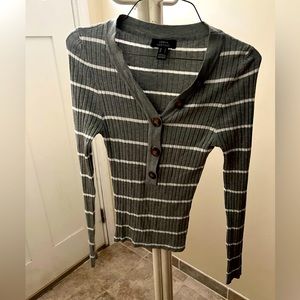 Get and white strip long sleeve shirt